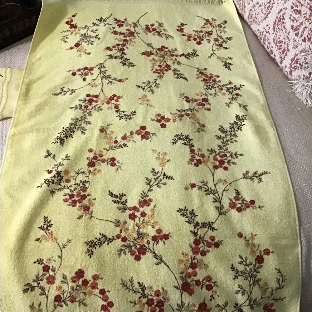 Vintage bath set . New condition